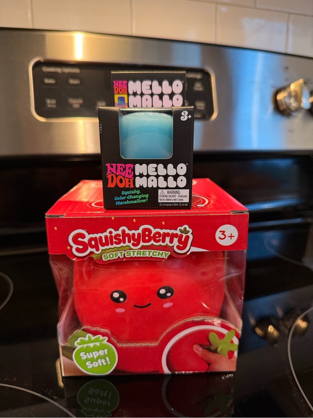 NeeDoh color changing + FREE Jumbo Strawberry